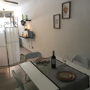 https://las-olas-el-medano-tenerife.adeje-hotels.com
